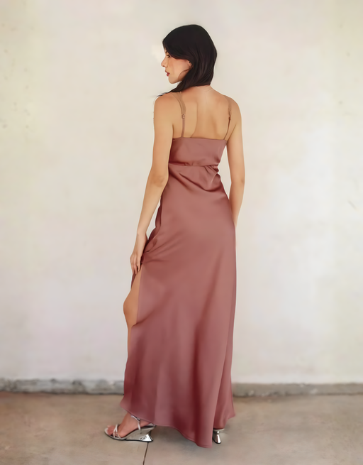 Satin-Maxikleid mit Spitzenoberteil und Beinschlitz | Rosé