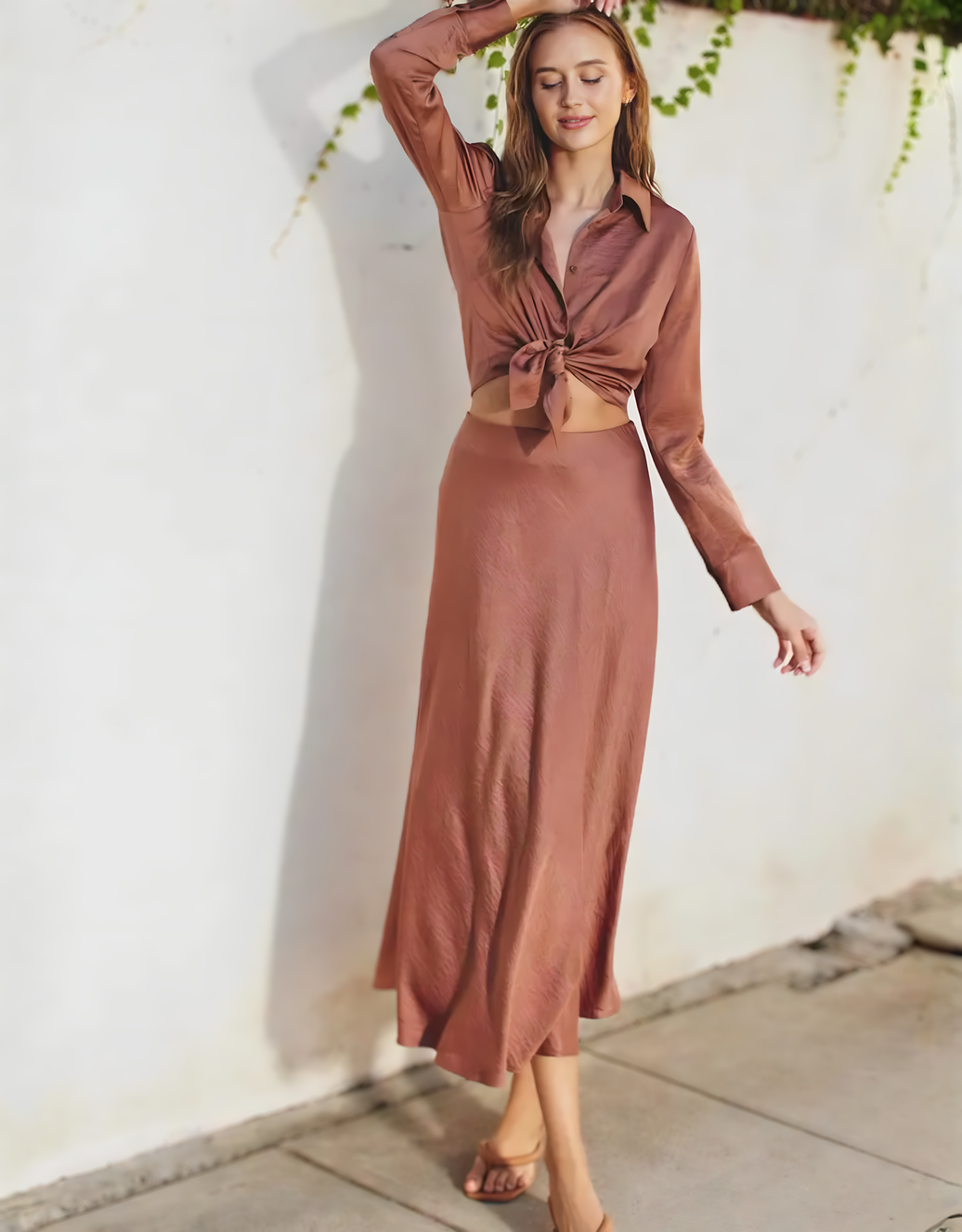 Midikleid mit Knotendetail und Hemdblusen-Oberteil | Terrakotta