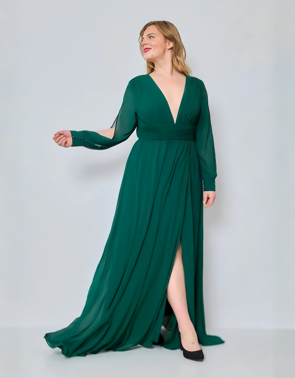 Fließendes Abendkleid mit V-Ausschnitt und offenen Ärmeln | Smaragd - QS