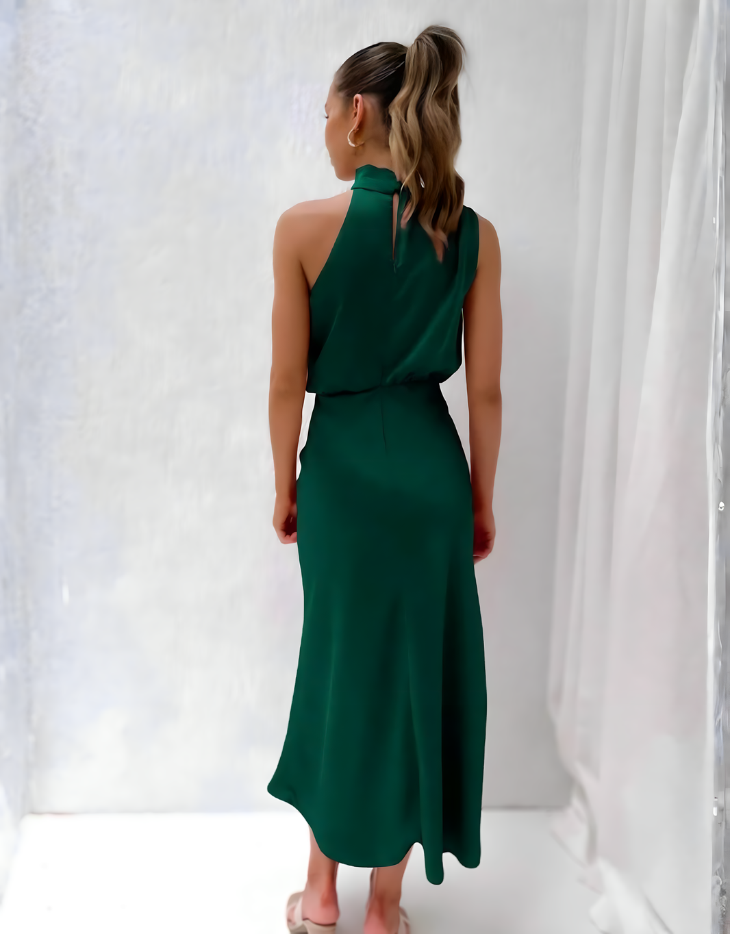 image Fließendes Midikleid mit Drapierung und Stehkragen | Smaragd