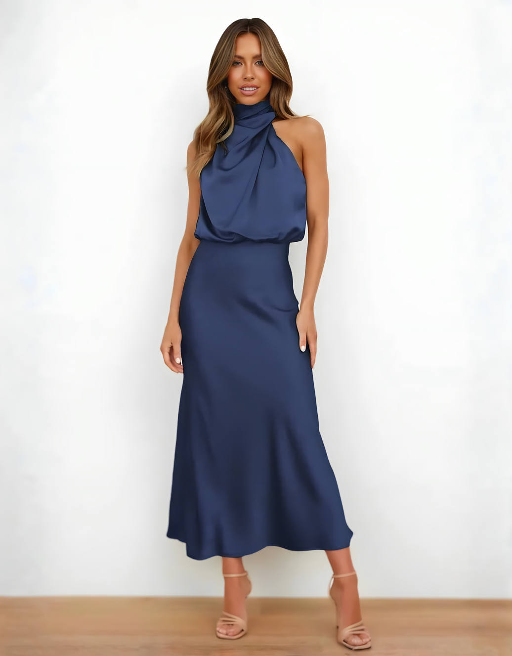 Fließendes Midikleid mit Drapierung und Stehkragen | Marineblau