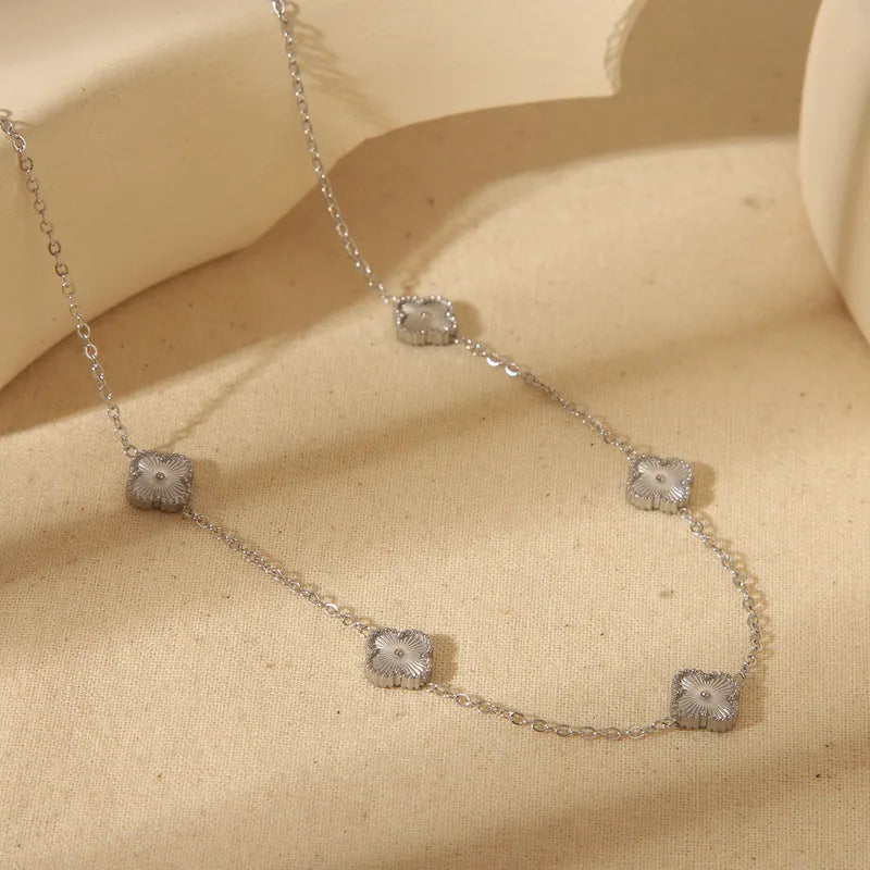 Wholesale-Jewelry-French-Style-Classic-Style-Commute-Four-Leaf-Clover-Flower-304-Stainless-Steel-18K-Gold-Plated-Pendant-Necklace (2)