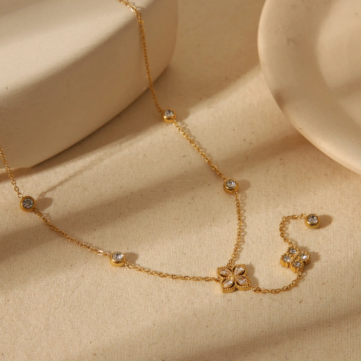 Wholesale-Jewelry-French-Style-Commute-Four-Leaf-Clover-Solid-Color-Flower-304-Stainless-Steel-Zircon-18K-Gold-Plated-Inlay-Bracelets-Earrings-Necklace-display-picture-3