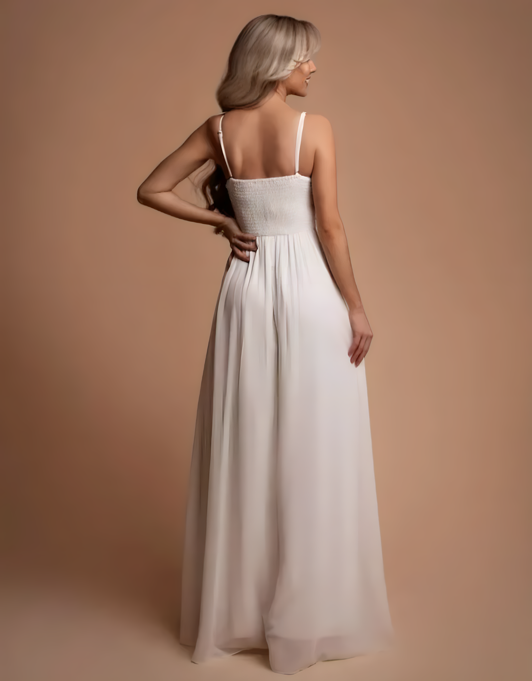 image Fließendes Abendkleid mit Beinschlitz und verstellbaren Trägern | Weiß