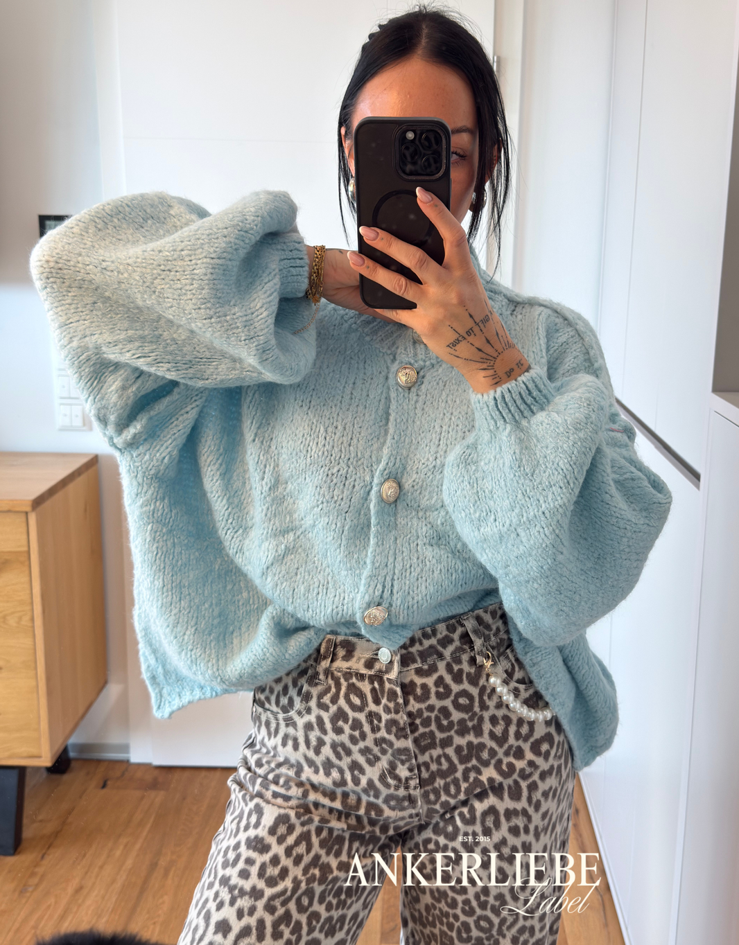 image basic amira hellblau | wollweste