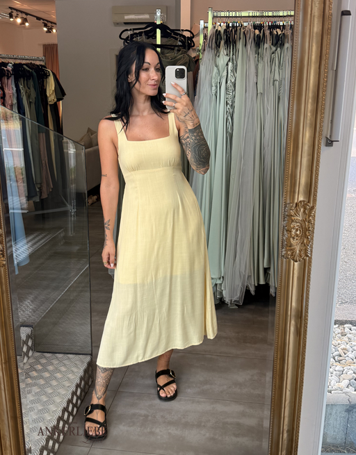 Midi-Sommerkleid mit flexiblen Rücken | buttergelb