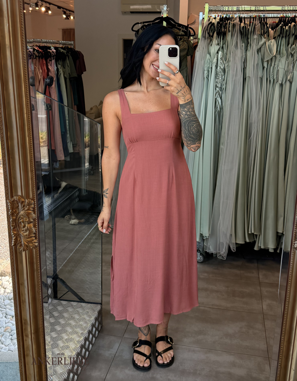 Midi-Sommerkleid mit flexiblen Rücken | dunkles blush