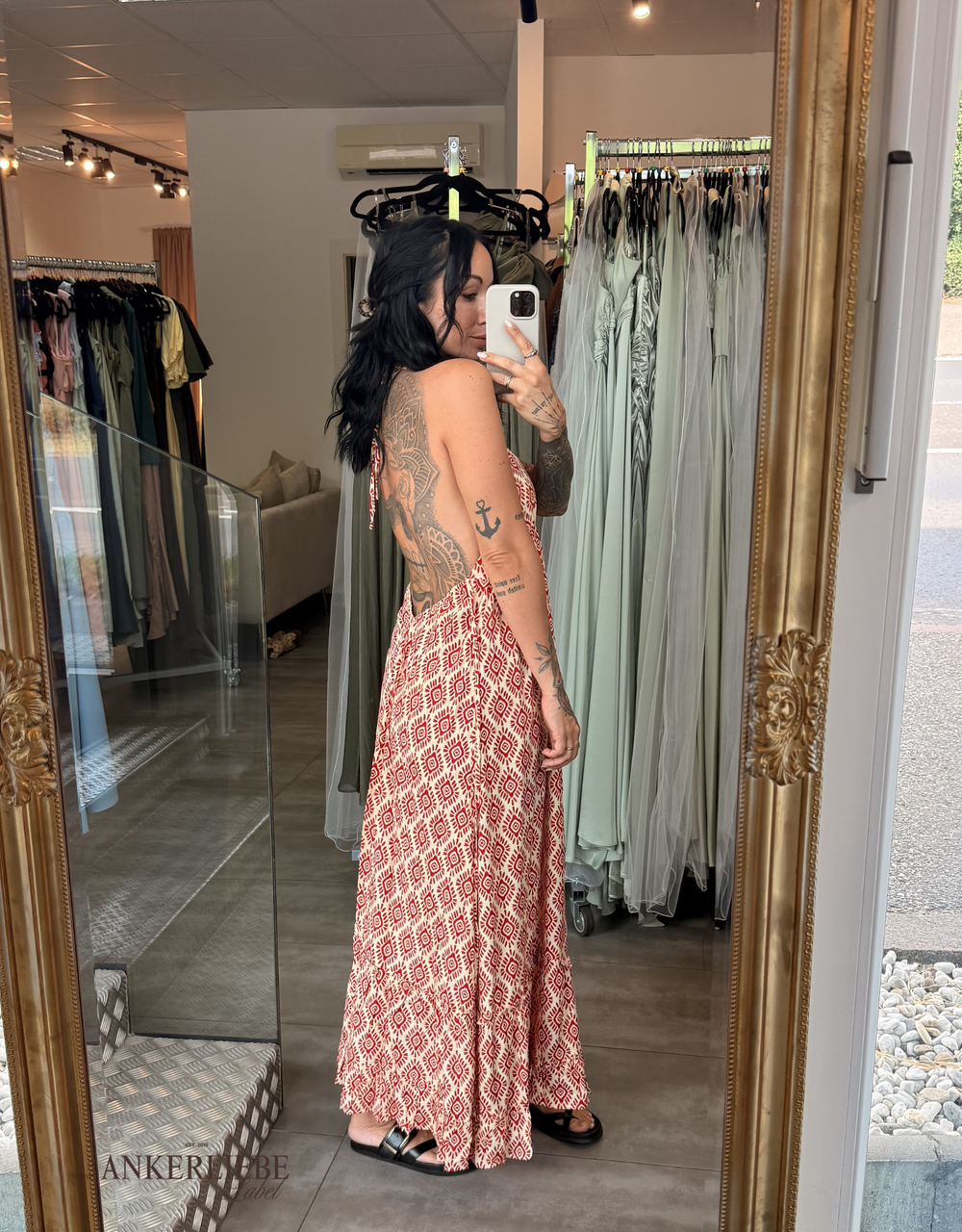 leichtes Boho-Maxikleid mit tiefem Rückenausschnitt und Schnürung | beige/rot