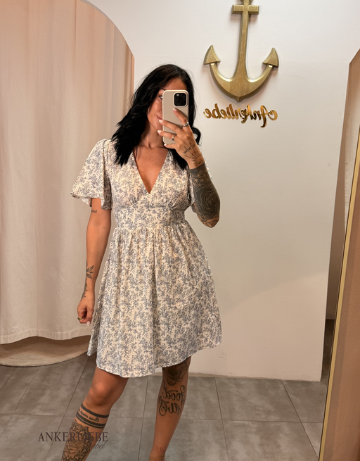 kurzes Blumenkleid mit weiten Ärmeln | bleu