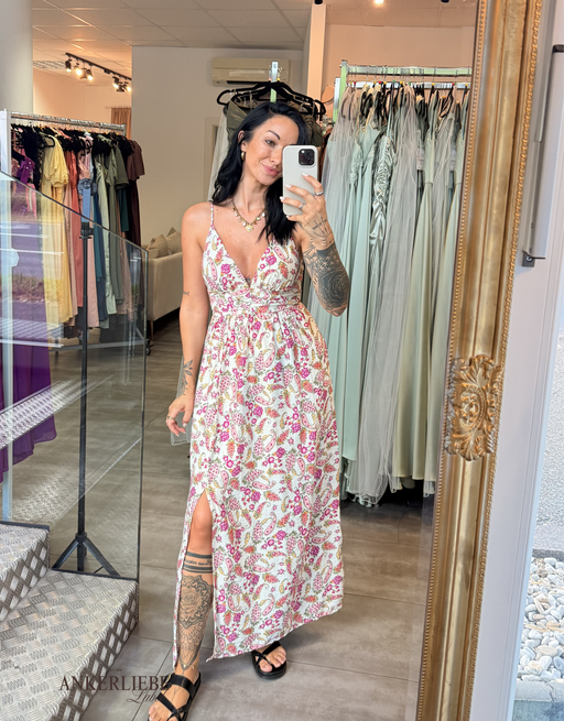 leichtes Maxikleid mit Paisley-Print, Taillenraffung und Beinschlitz |creme