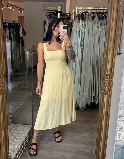 Midi-Sommerkleid mit flexiblen Rücken | buttergelb