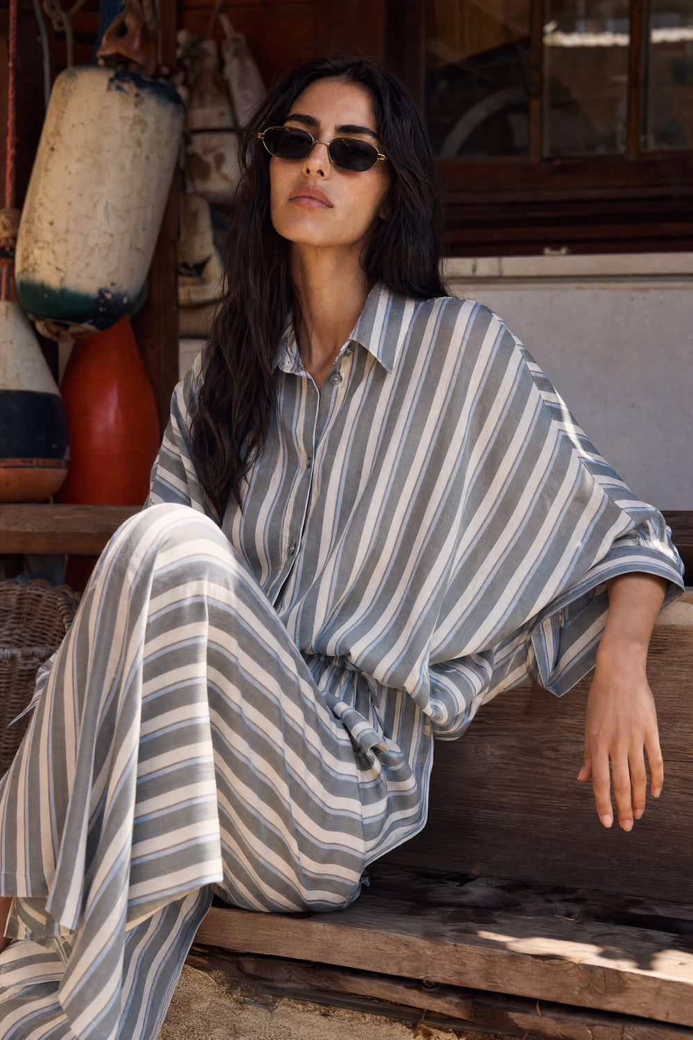 oversize Hemdbluse mit Streifenmuster und Lurexdetails | blau-grau