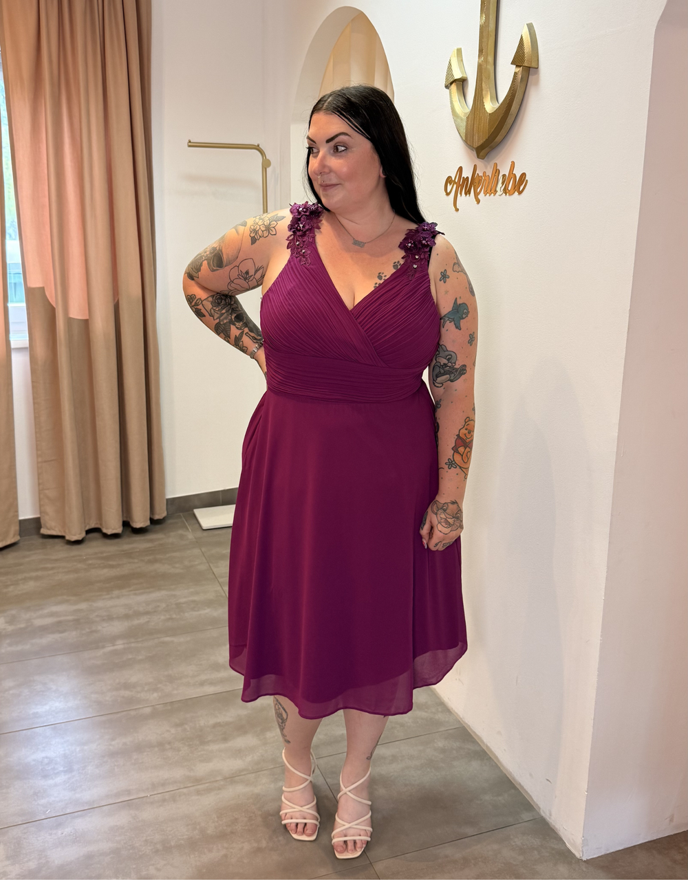 cocktailkleid mit 3d-blumen und fließendem rock | violett - QS