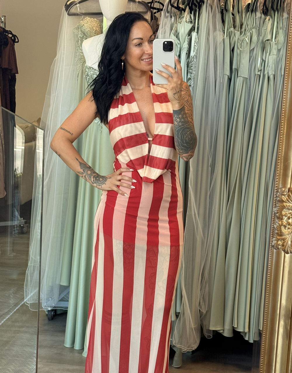 langes mesh-kleid mit streifenmuster | rot/rosa