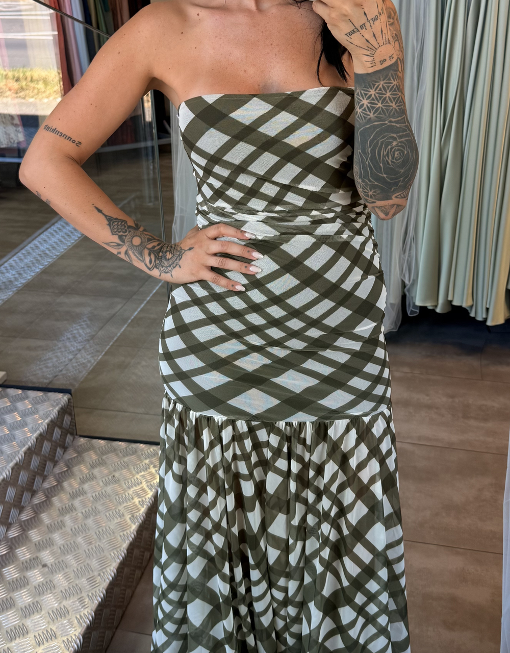 trägerloses mesh-kleid mit karomuster | creme/olive
