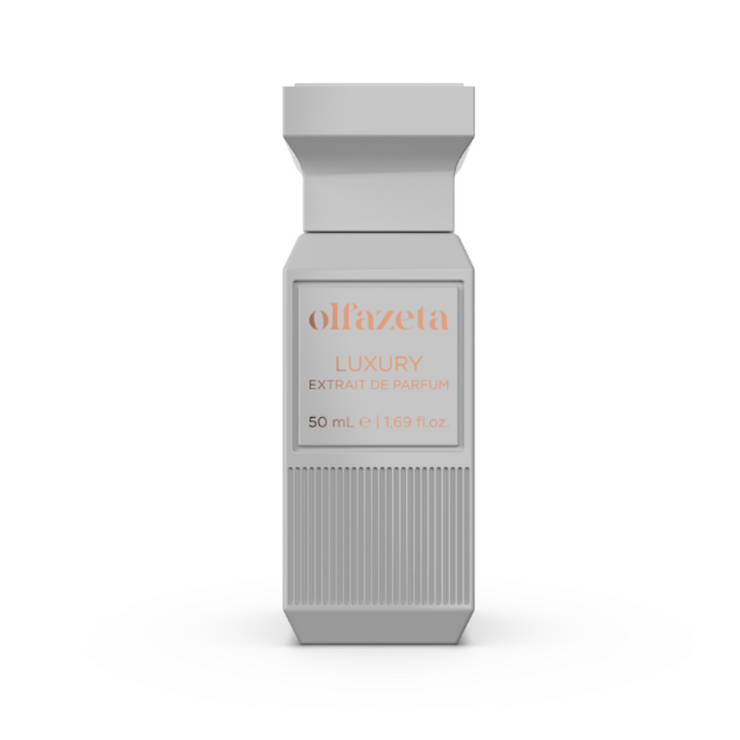 Weißer Flakon der Olfazeta Luxury Line – Extrait de Parfum, 50 ml, mit vertikalem Rillen-Design und roségoldenem Etikett vor weißem Hintergrund