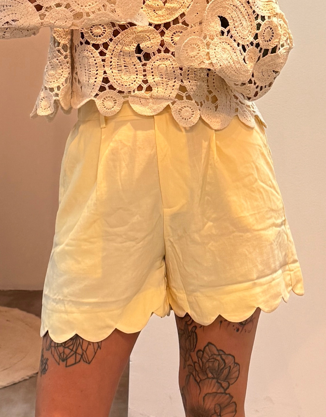 leichte leinen-look shorts | butteryellow