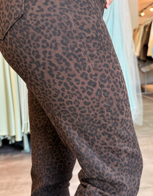 leo mom jean soft denim | chocolate