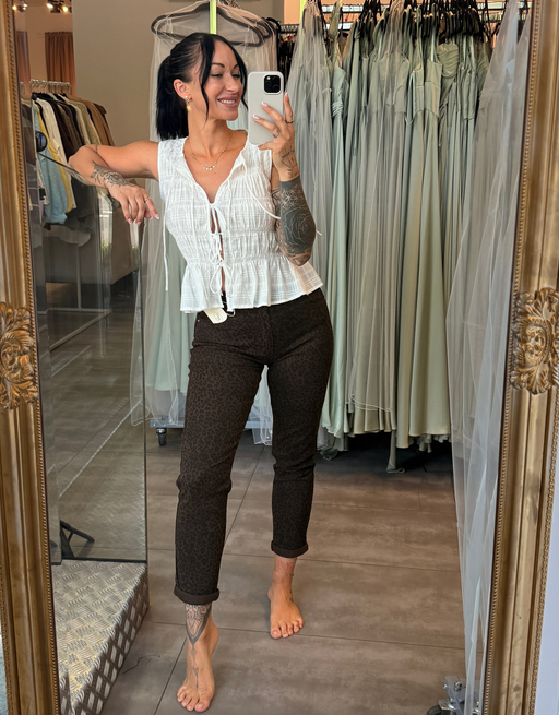 leo mom jean soft denim | chocolate