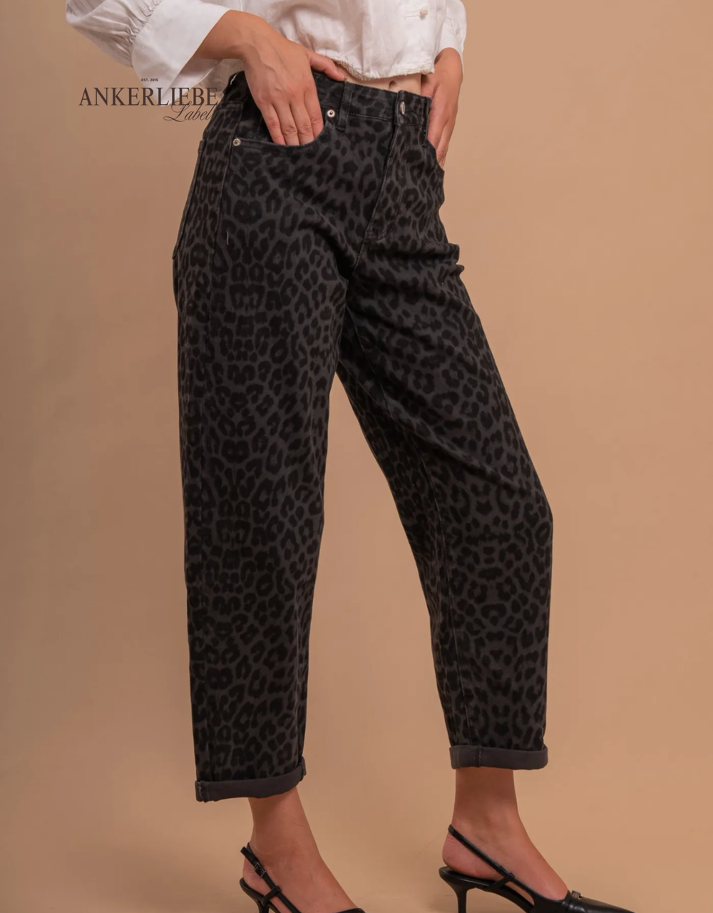 mom jean grey leo | soft denim