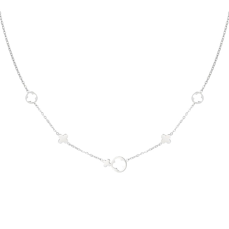 image Silberne Edelstahlhalskette mit durchbrochenen Blüten auf weißem Hintergrund