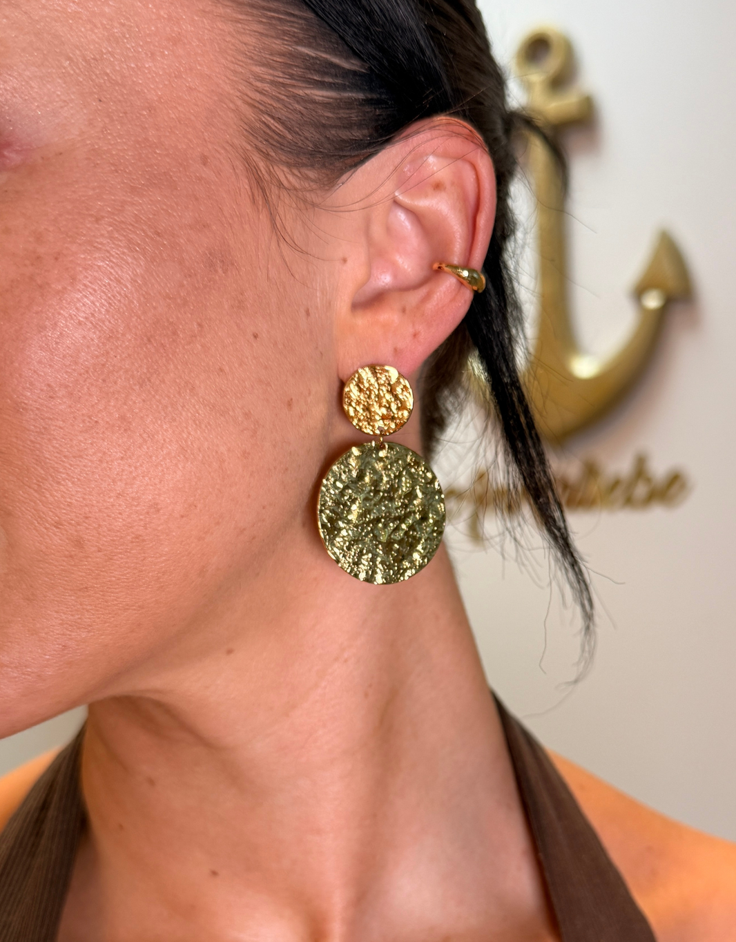 image strukturierte statement ohrringe rund | edelstahl gold