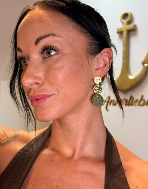 elegante statement ohrringe mit struktur | gold