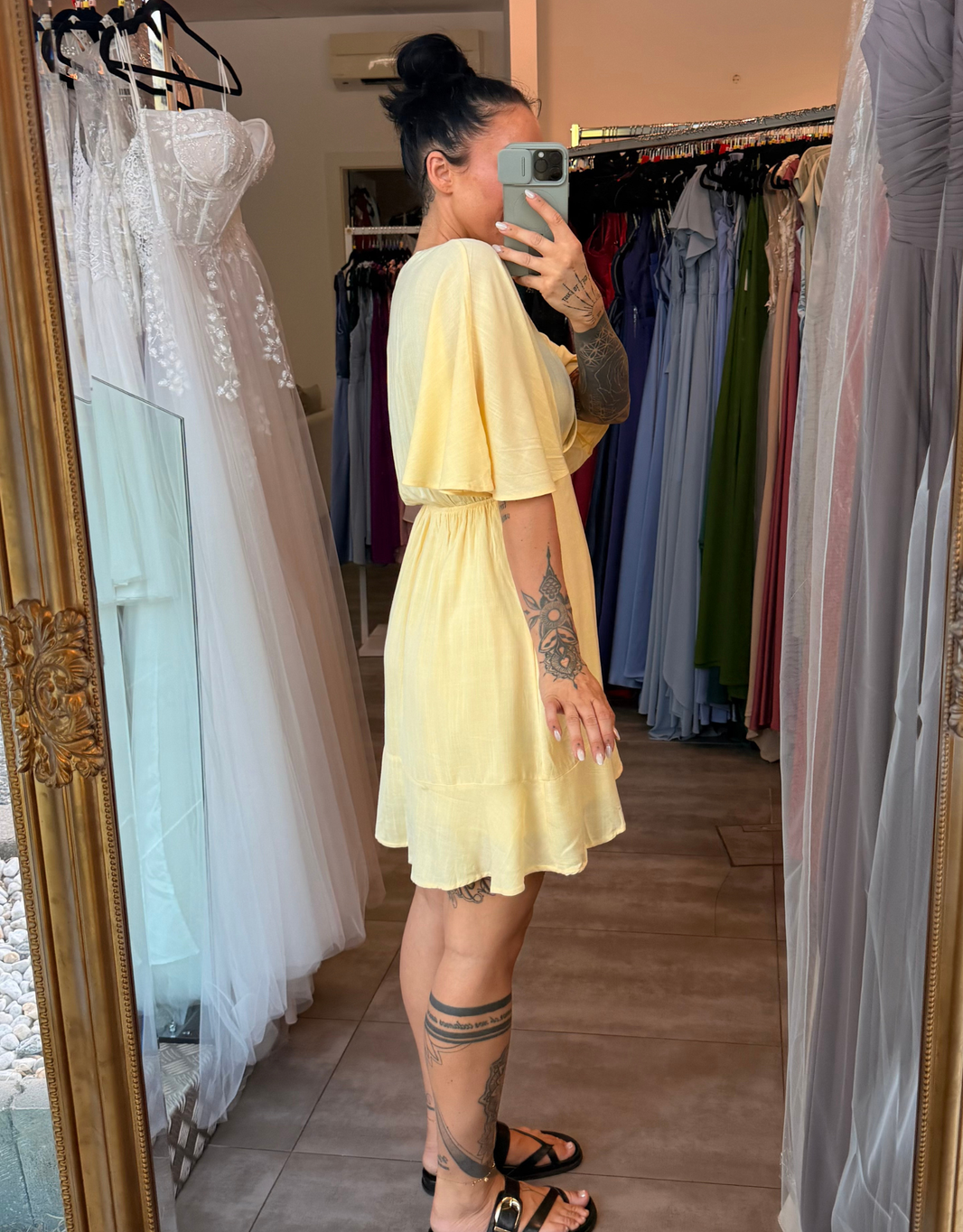 image leichtes Sommerkleid in Wickeloptik | buttergelb