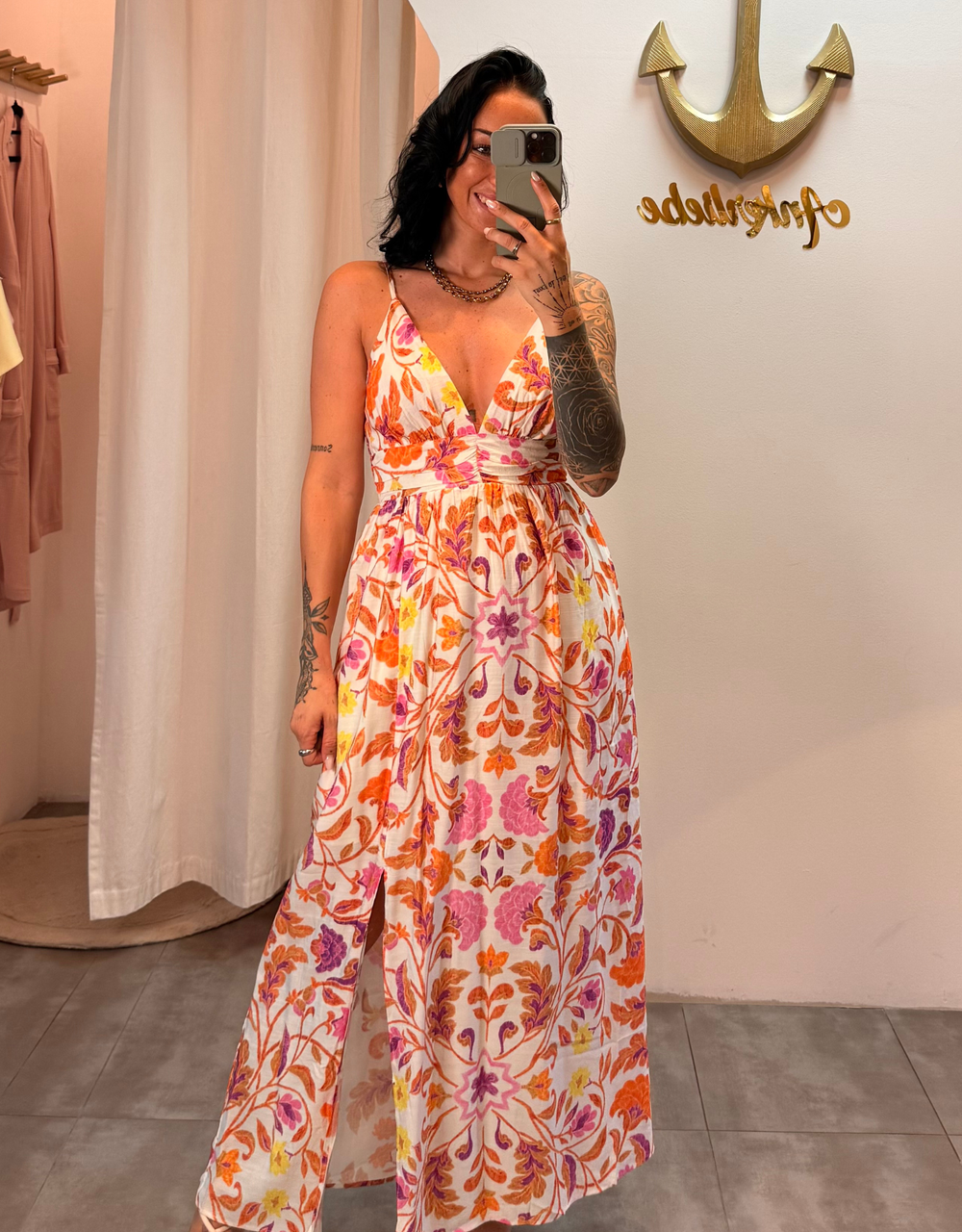 leichtes Maxikleid mit Blumenprint, Taillenraffung und Beinschlitz | orange/lila