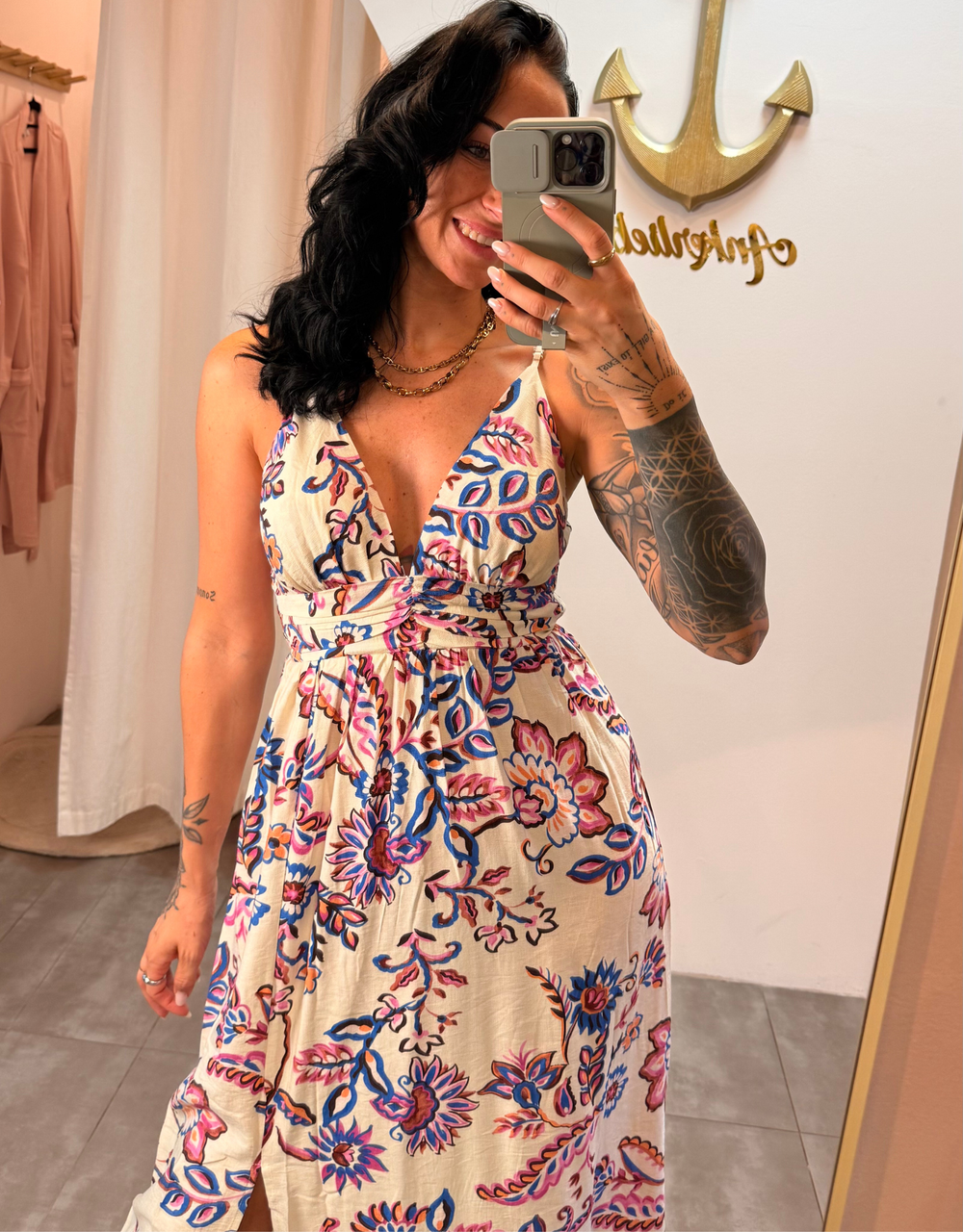 leichtes Maxikleid mit Blumenprint, Taillenraffung und Beinschlitz | blau/lila