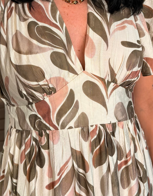 fließendes Boho-Maxikleid mit Blätter-Print und weiten Ärmeln | creme/oliv