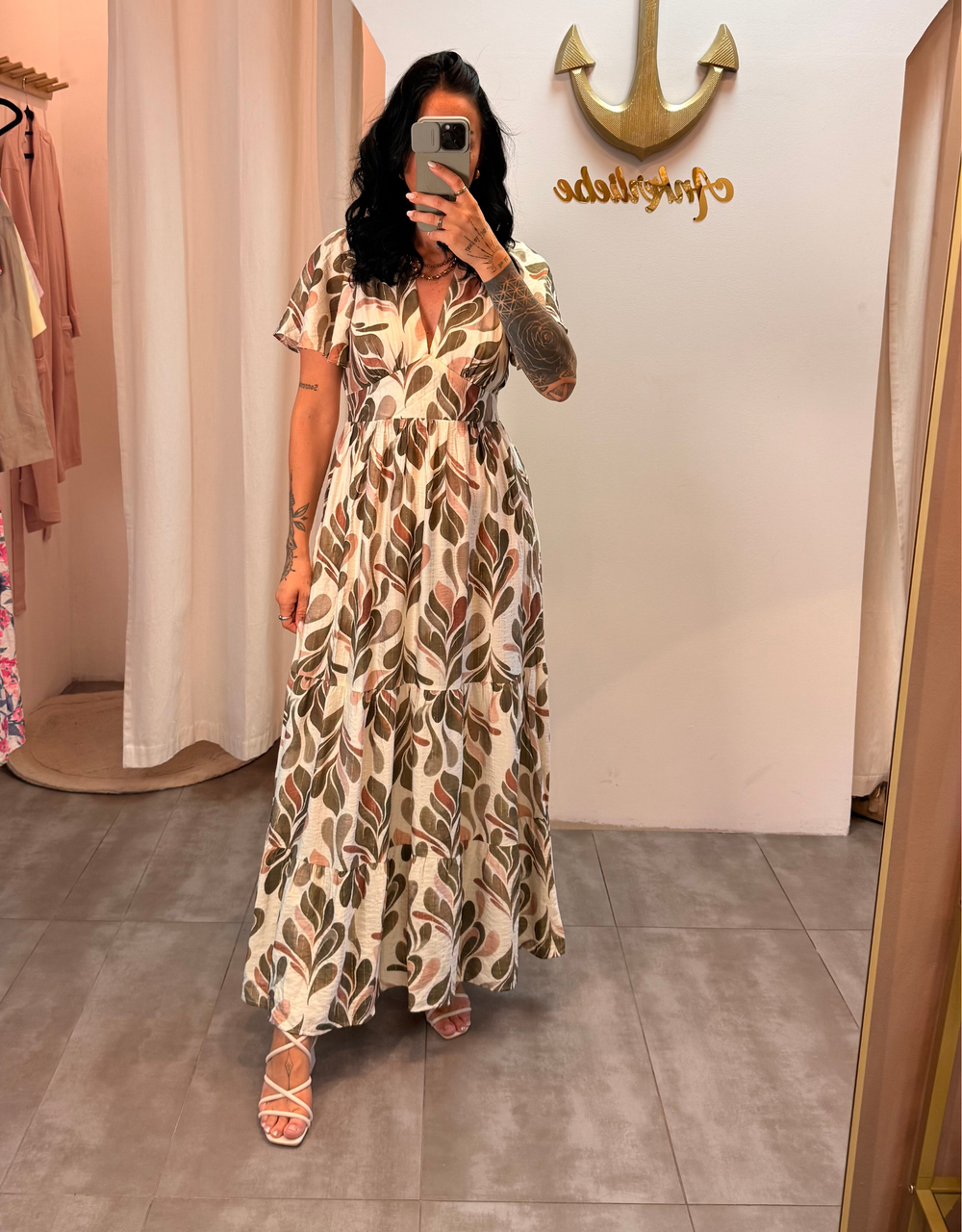 fließendes Boho-Maxikleid mit Blätter-Print und weiten Ärmeln | creme/oliv