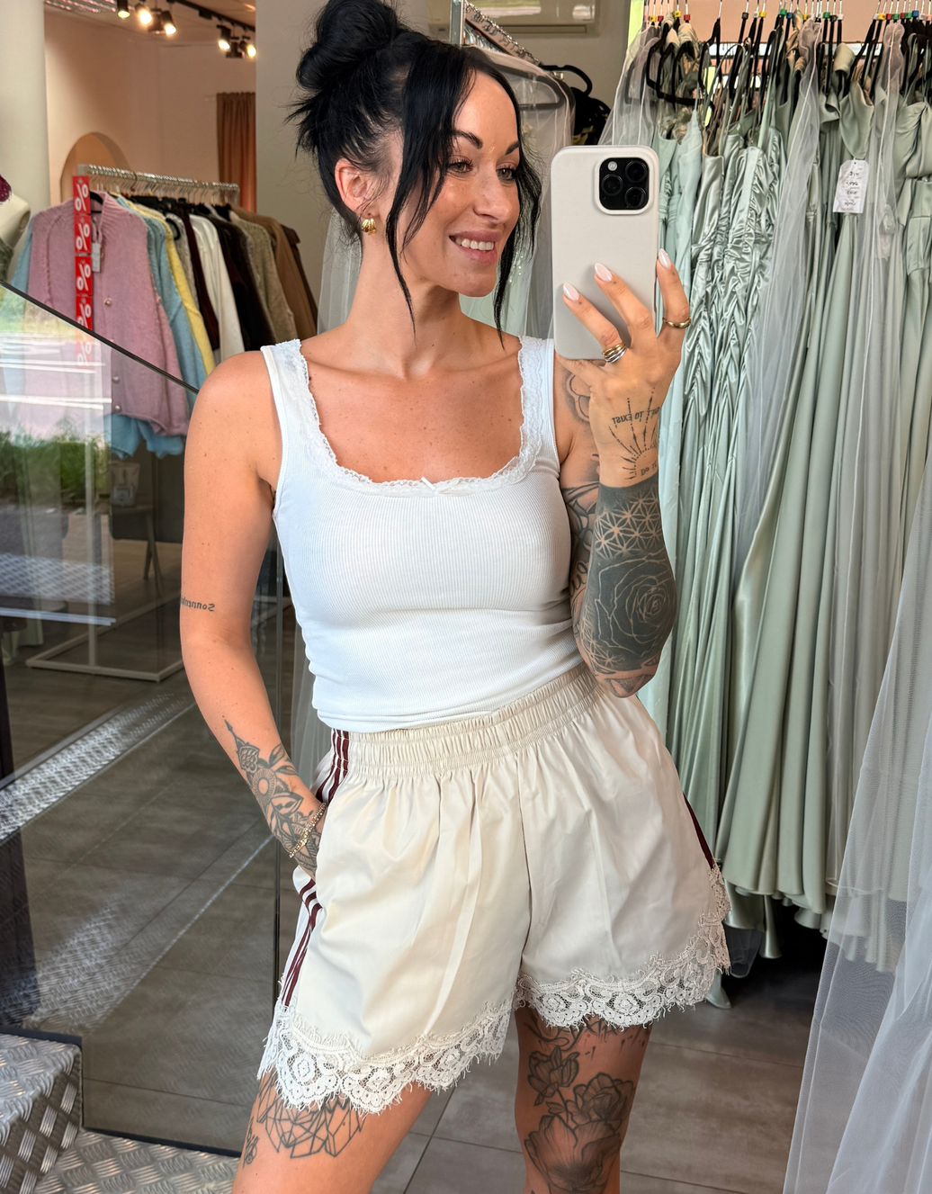 trackpant mit spitzenabschluss | creme