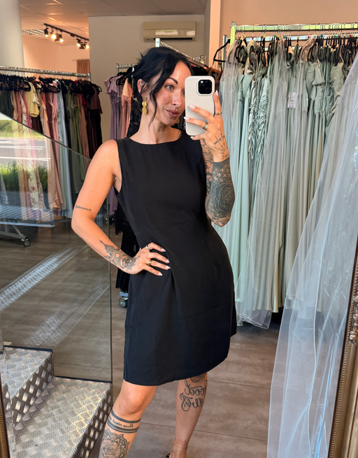 minikleid mit rückenausschnitt | schwarz