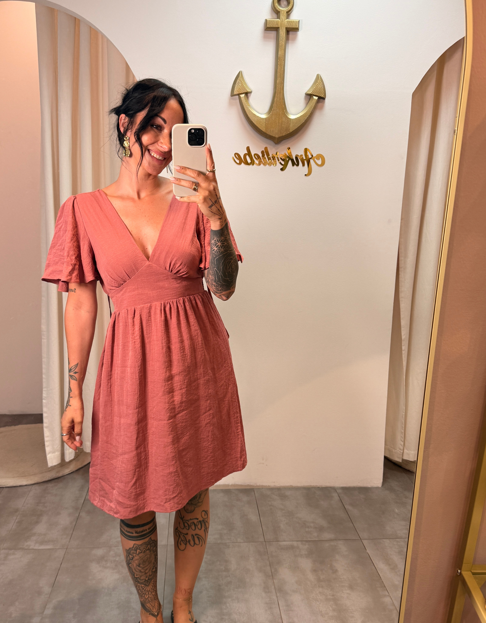 luftiges Sommerkleid mit V-Ausschnitt und Rückenausschnitt | blush