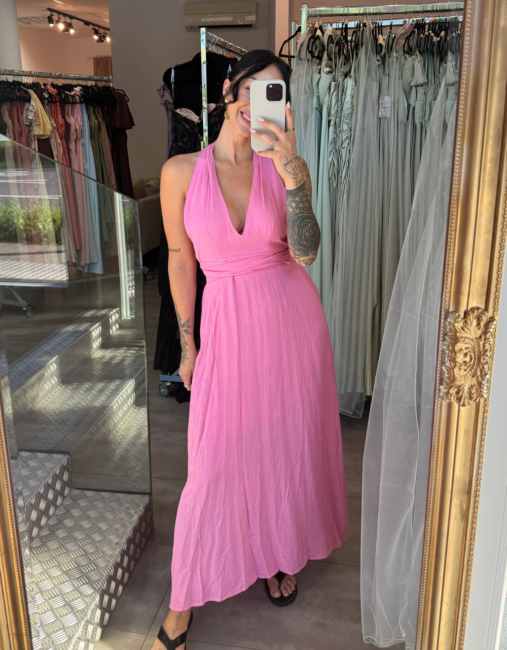 fließendes Maxikleid mit tiefem Rückenausschnitt und Wickeldetail | rosa