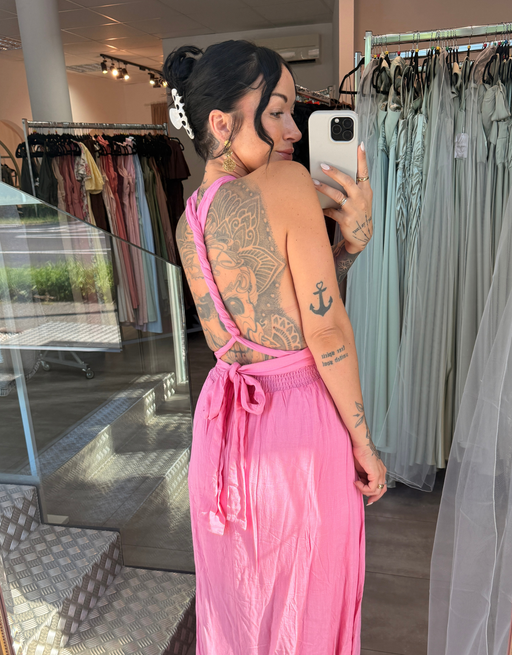 fließendes Maxikleid mit tiefem Rückenausschnitt und Wickeldetail | rosa