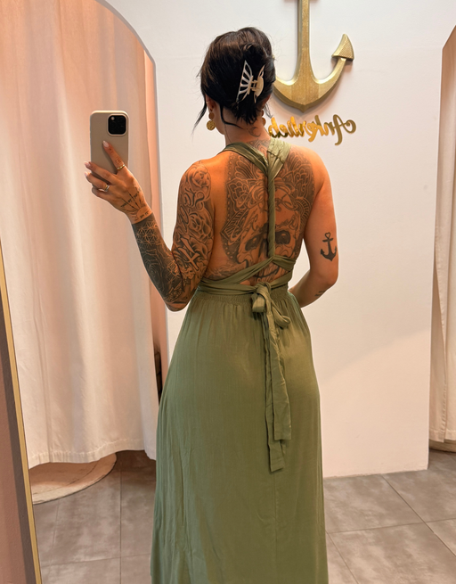 fließendes Maxikleid mit tiefem Rückenausschnitt und Wickeldetail | kaki