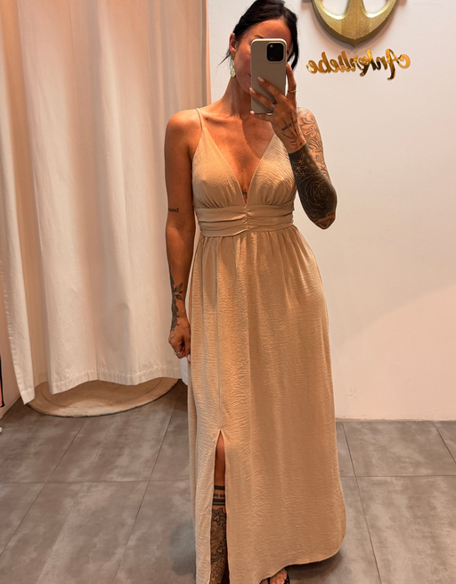 fließendes Maxikleid mit Taillenraffung und Beinschlitz | sandbeige