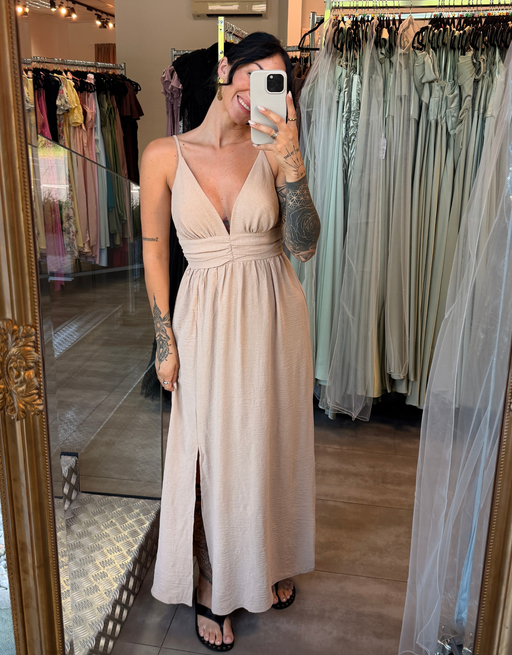 fließendes Maxikleid mit Taillenraffung und Beinschlitz | sandbeige