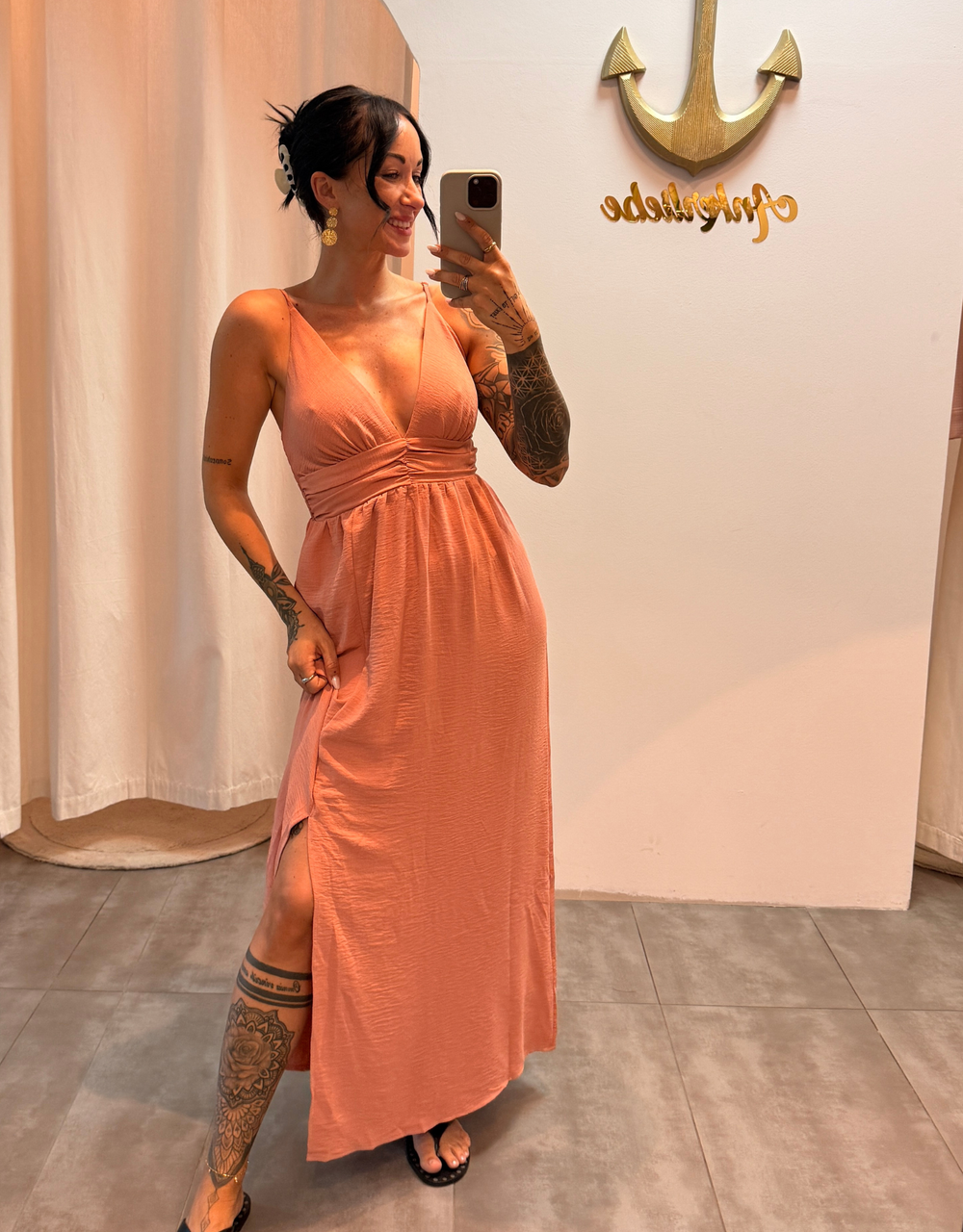 fließendes Maxikleid mit Taillenraffung und Beinschlitz | light blush