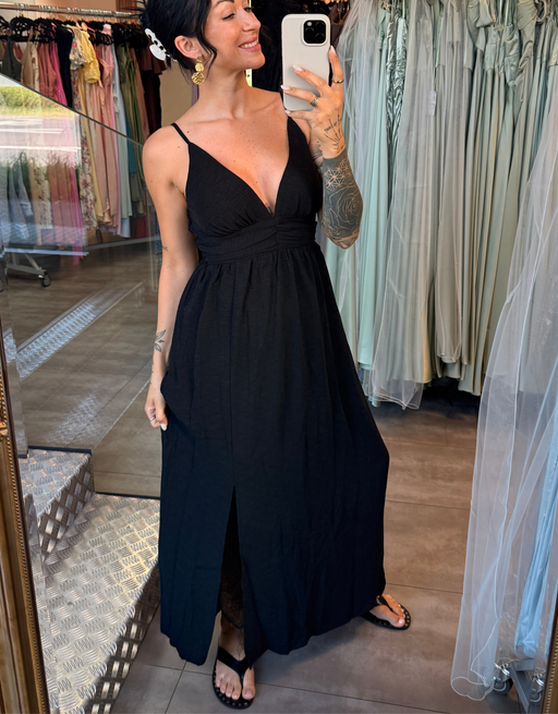 fließendes Maxikleid mit Taillenraffung und Beinschlitz | schwarz