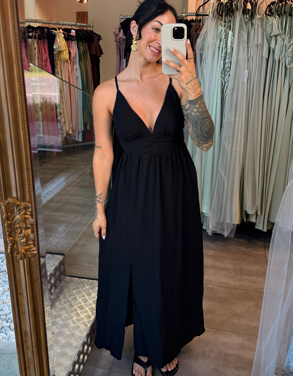 fließendes Maxikleid mit Taillenraffung und Beinschlitz | schwarz