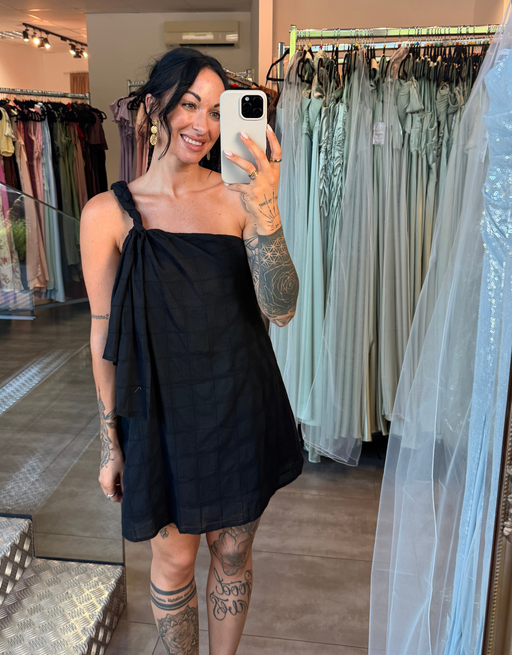 one shoulder baumwollkleid mit geflochtenen trägern | schwarz