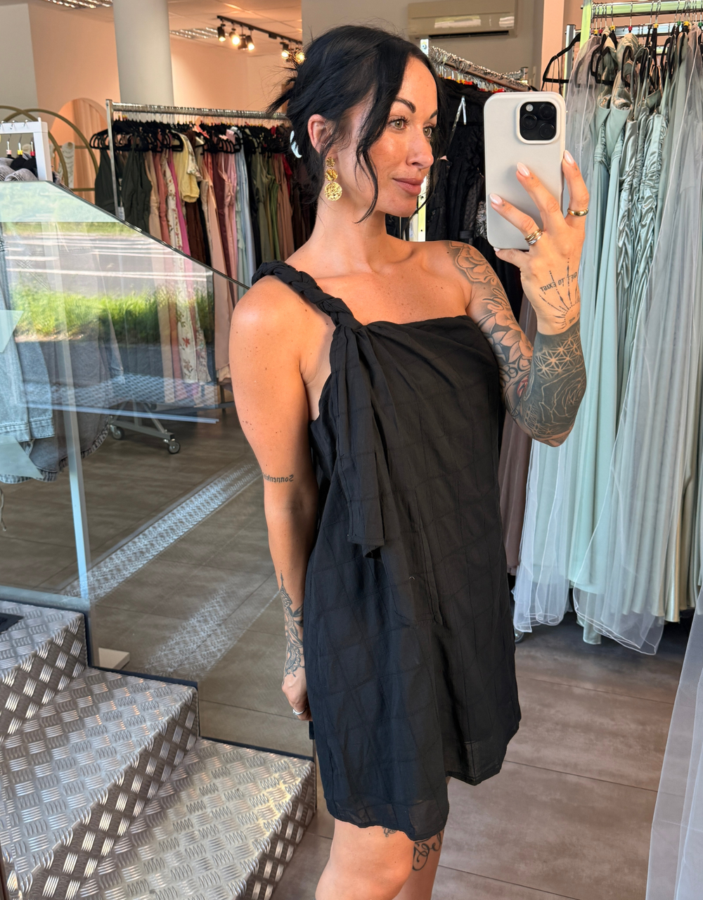 one shoulder baumwollkleid mit geflochtenen trägern | schwarz