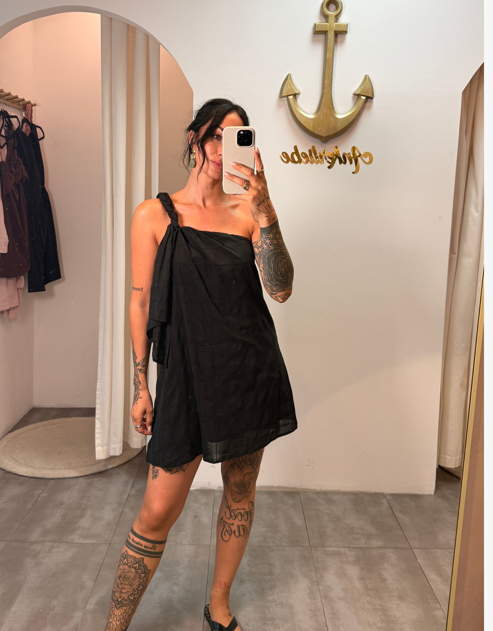 one shoulder baumwollkleid mit geflochtenen trägern | schwarz