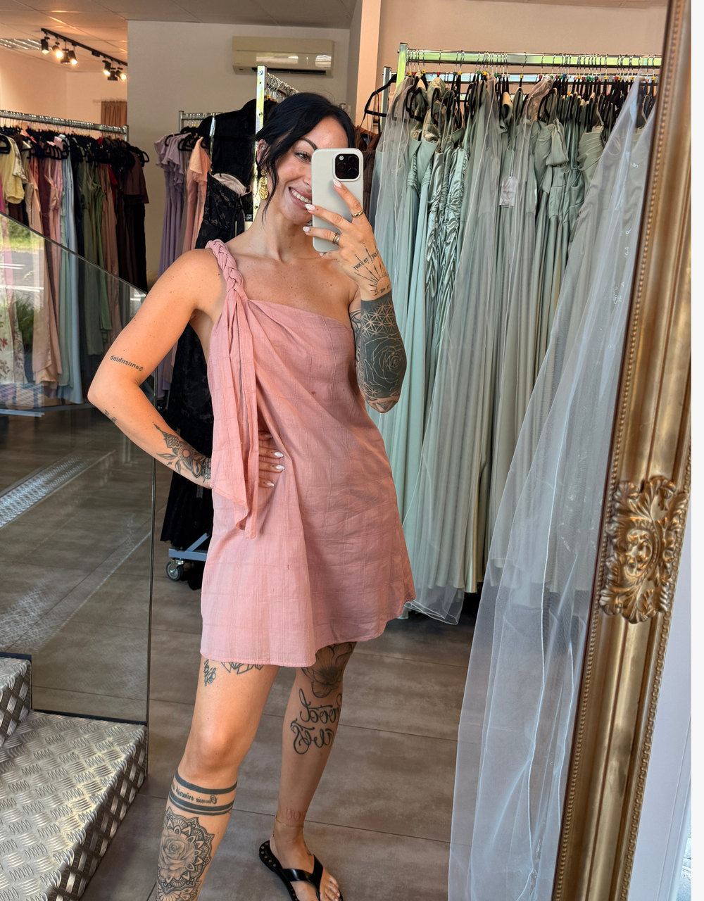 one shoulder baumwollkleid mit geflochtenen trägern | altrosa