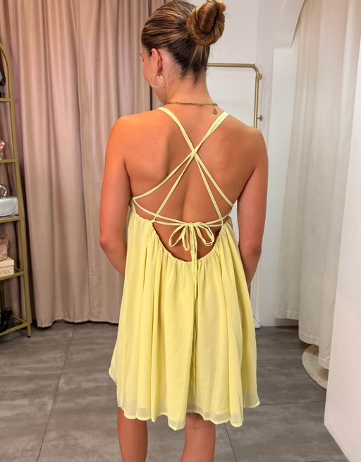 fließendes minikleid mit offenem rücken | buttergelb