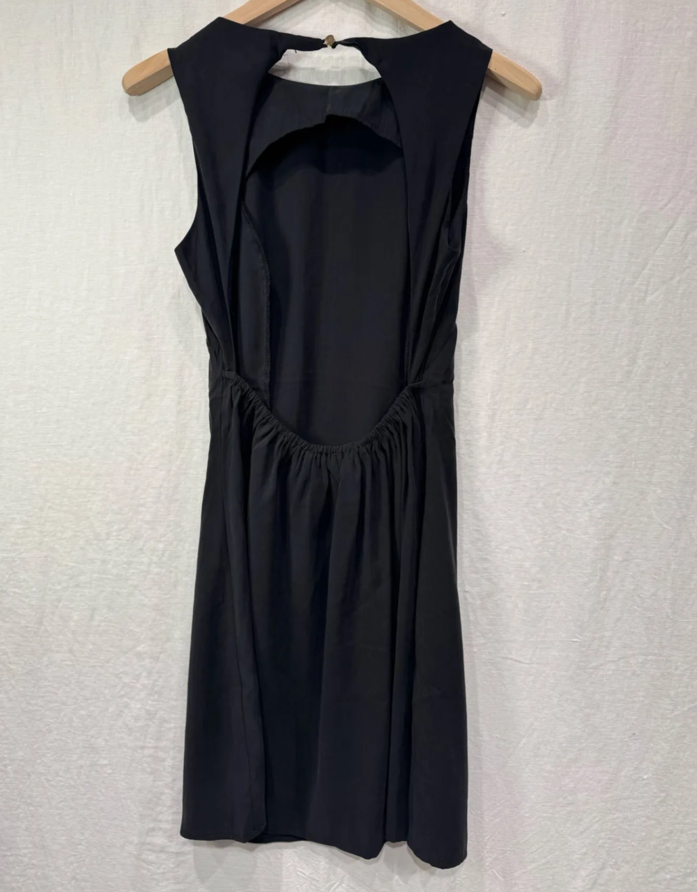 minikleid mit rückenausschnitt | schwarz