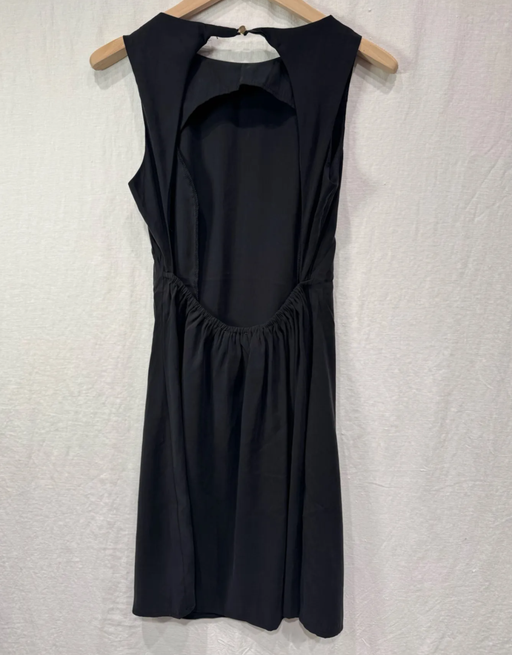 minikleid mit rückenausschnitt | schwarz